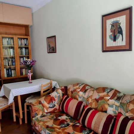 Era Echoes - Preserved Historical Appartement